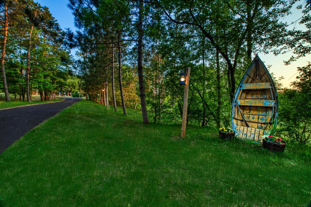 Edgewater Resort Iron Mountain Buitenkant foto